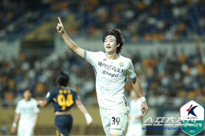 Korea University's Byun Woo-seok Lee Ji-ho's winning goal Kangwon and Jin Si-woo won 1-0 against Gwangju!All three wins this season 