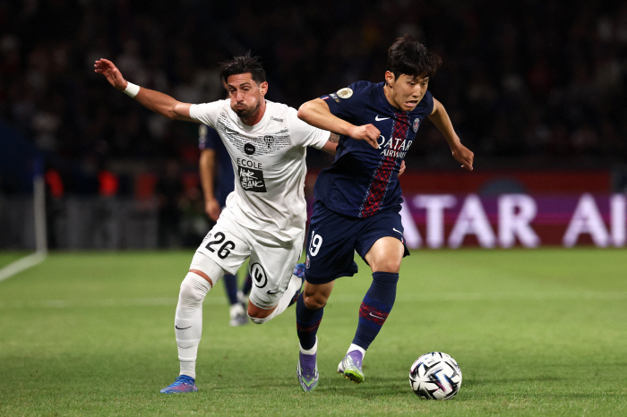 Lee Kang-in, who is rumored to be a transfer, will play in 3 consecutive games as a substitute  100% pass success rate, PSG has 10 new wins, 2 consecutive wins,  the lead