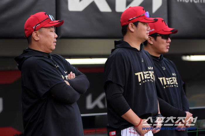  Director Lee Bum-ho's eyes closed for three consecutive losses