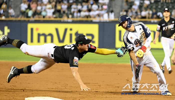  Hwang Jae-gyun, who caught a straight line, flew up and even Lee Yoo-chan tagged out