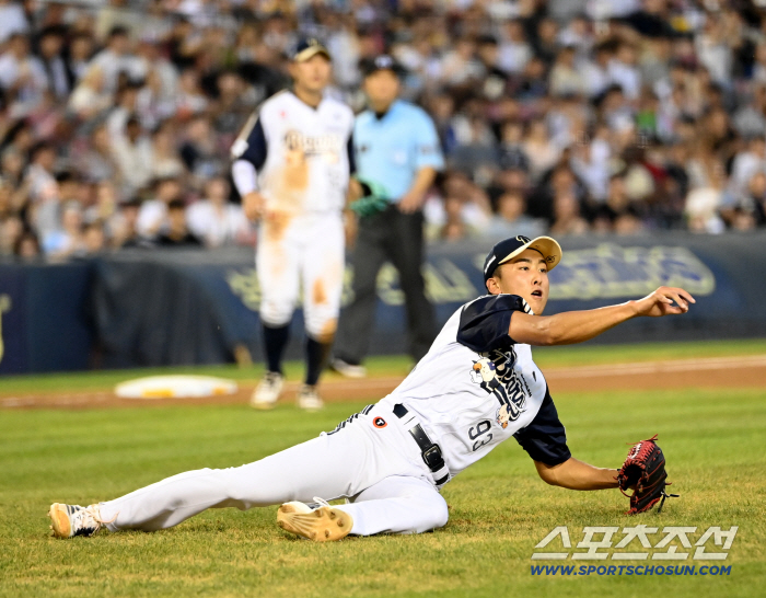  Jehwanyu calmly bunt defense even if he slides