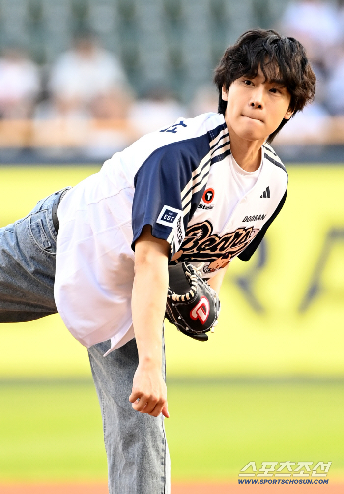  Kang Yooseok showed his pitching form
