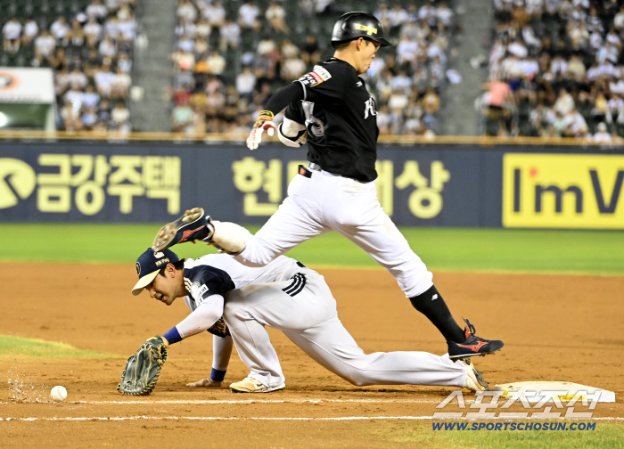  Park Jun-soon's mistake in throwing, Kang Seung-ho blocked it with his chest