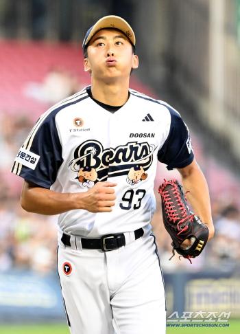  Relieved Jehwanyu passed the bases-loaded crisis