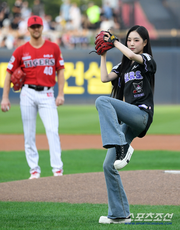  Triple S Jiyeon, strong pitching