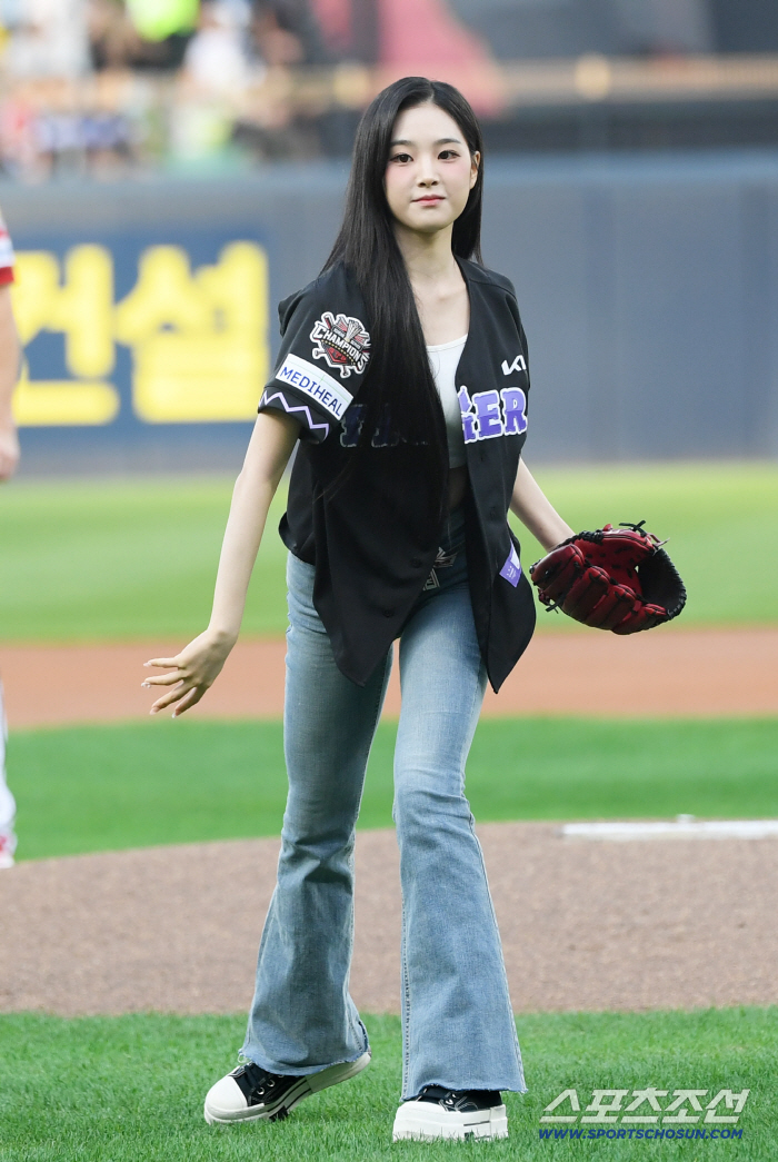  Triple S Lovely's first pitch