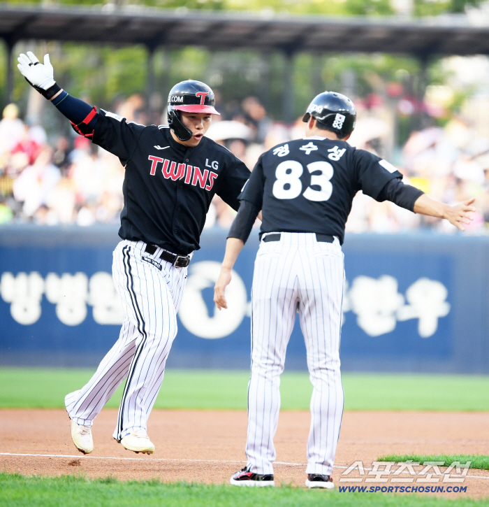  Two-run shot against Moon Sungjoo's nails