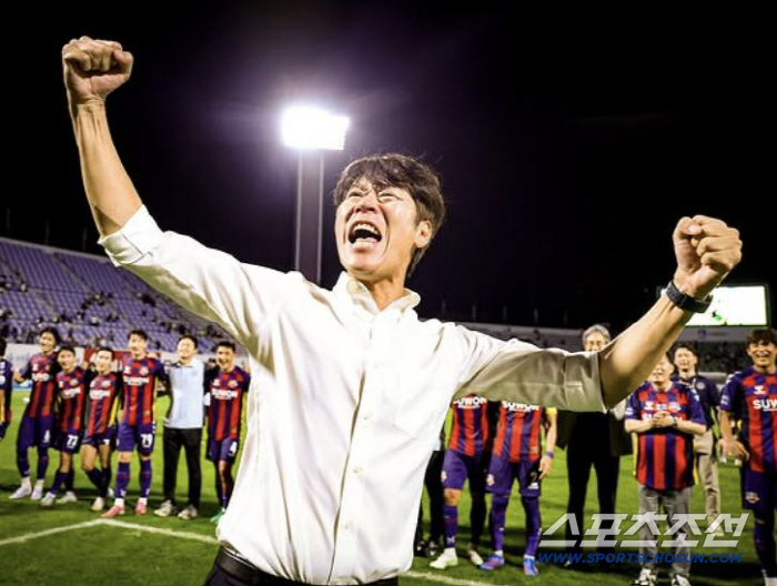 Roh Kyung-ho's comeback goal X salute ceremony ahead of the Gimcheon Sangmu match will leave a clear impact on Suwon fans before joining the military in November