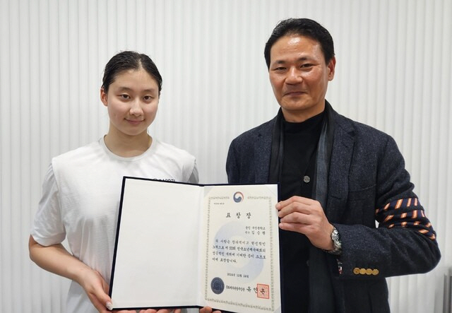 Suyeong, a middle school girl who was the president of the school ★ Kim Seung-won's rebellion, 女 backstroke 50m World Junior Championships semi-final competition! First podium is visible!