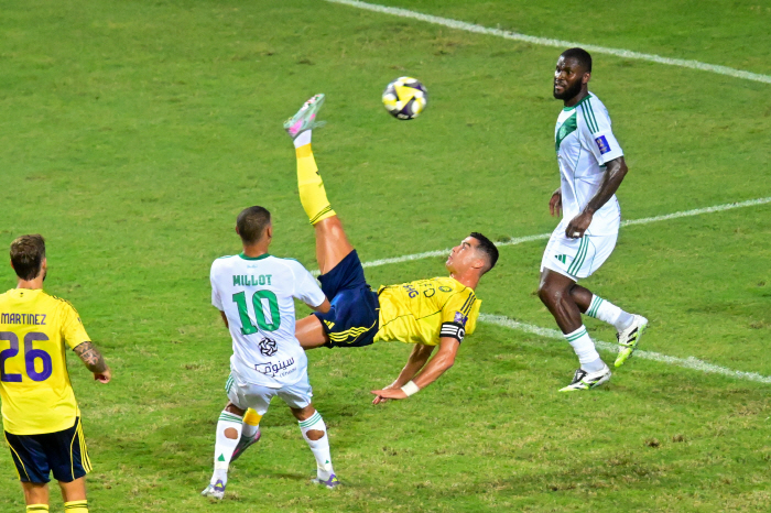 4 years of military service → I'm very upset! Ronaldo, who shed tears at runner-up through Tong-in, looks down even at the unprecedented milestone