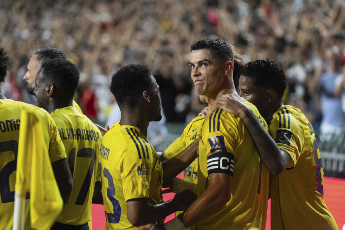 4 years of military service → I'm very upset! Ronaldo, who shed tears at runner-up through Tong-in, looks down even at the unprecedented milestone