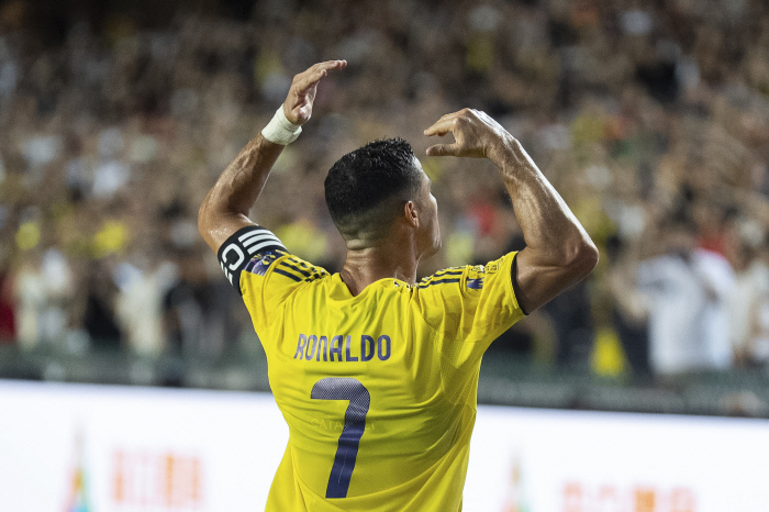 4 years of military service → I'm very upset! Ronaldo, who shed tears at runner-up through Tong-in, looks down even at the unprecedented milestone