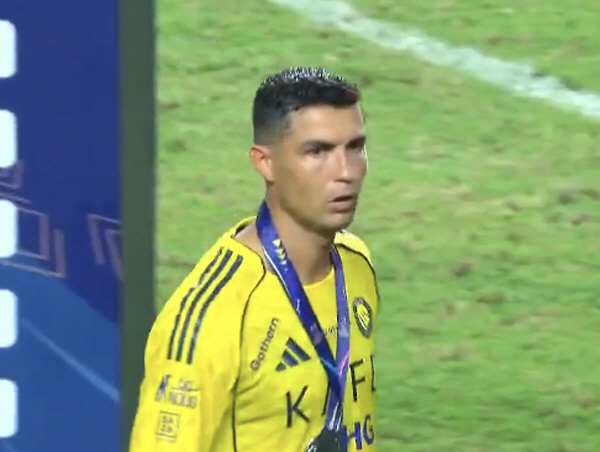 4 years of military service → I'm very upset! Ronaldo, who shed tears at runner-up through Tong-in, looks down even at the unprecedented milestone