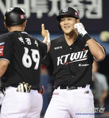 7.8 billion Um Sang-baek is a second team.. Reward player, pinch-hitting, three-run! → KT overpowered Doosan 32! sweeps 3 consecutive games over the weekend