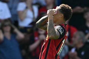  Hwang Heechan's last run was useless Totti's exit Wolverhampton lost 0-1 away to Bournemouth. I can't see a way out