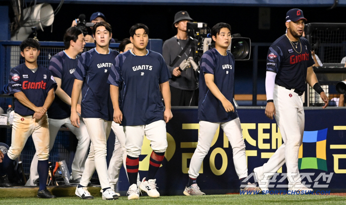 Even the sky is so cruel. Autumn baseball accompanied by dream elogging. Is that why you don't want to allow it so much