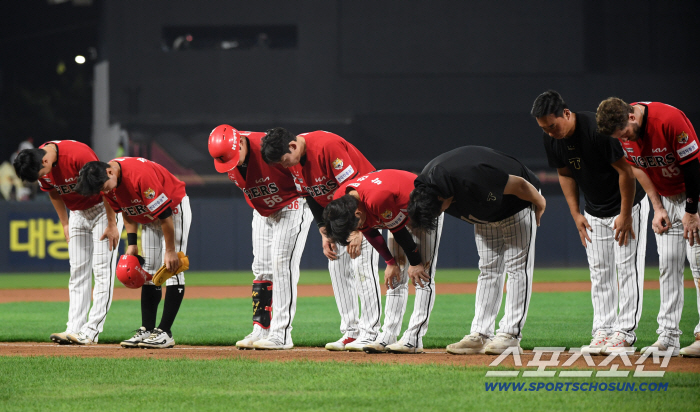 Even the sky is so cruel. Autumn baseball accompanied by dream elogging. Is that why you don't want to allow it so much