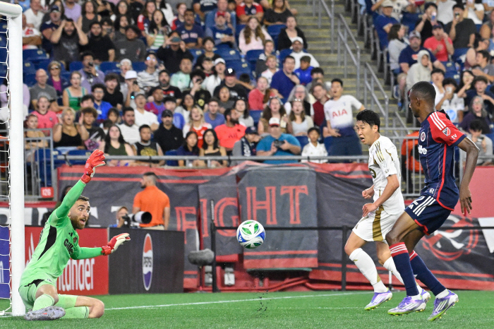Finally, Son Heung-min is the first goal that everyone expected. As expected, he's the starter! Going to the front line against Dallas