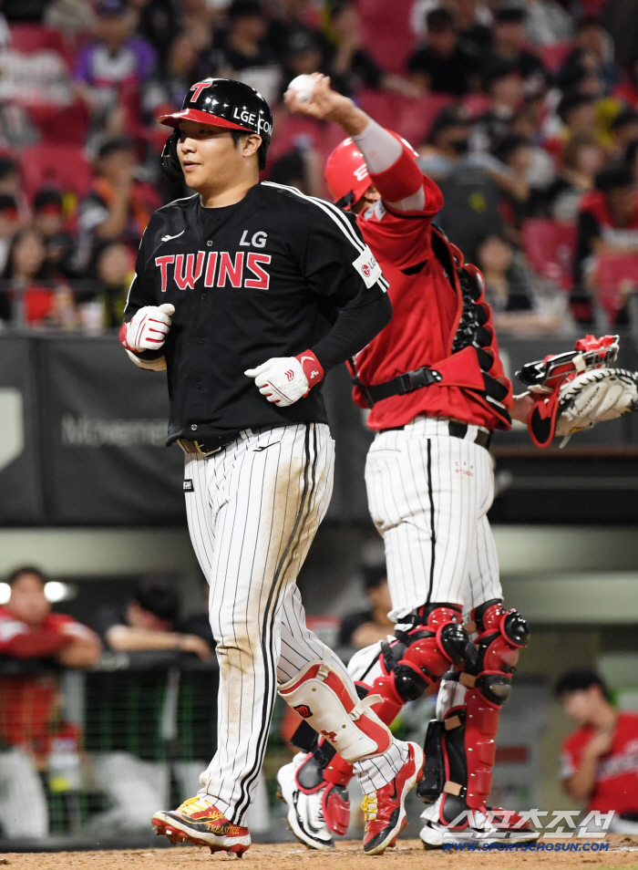Good Kang Jung-ho is really the first in LG's history? ...I raised the 4th hitter in the top class that will go down in history
