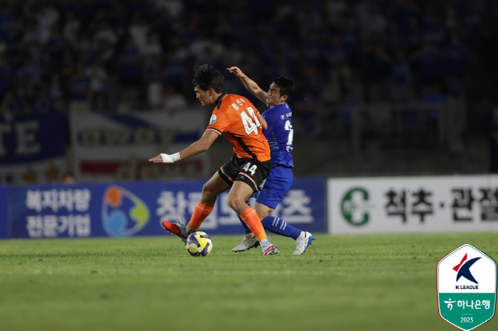 Hwaseong, which almost caught Choi Jun-hyuk by scoring the first goal, drew 11 with Seraphim equalizer Suwon (field review)
