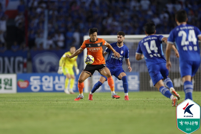 Hwaseong, which almost caught Choi Jun-hyuk by scoring the first goal, drew 11 with Seraphim equalizer Suwon (field review)