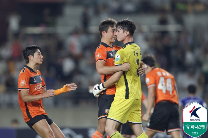Hwaseong, which almost caught Choi Jun-hyuk by scoring the first goal, drew 11 with Seraphim equalizer Suwon (field review)
