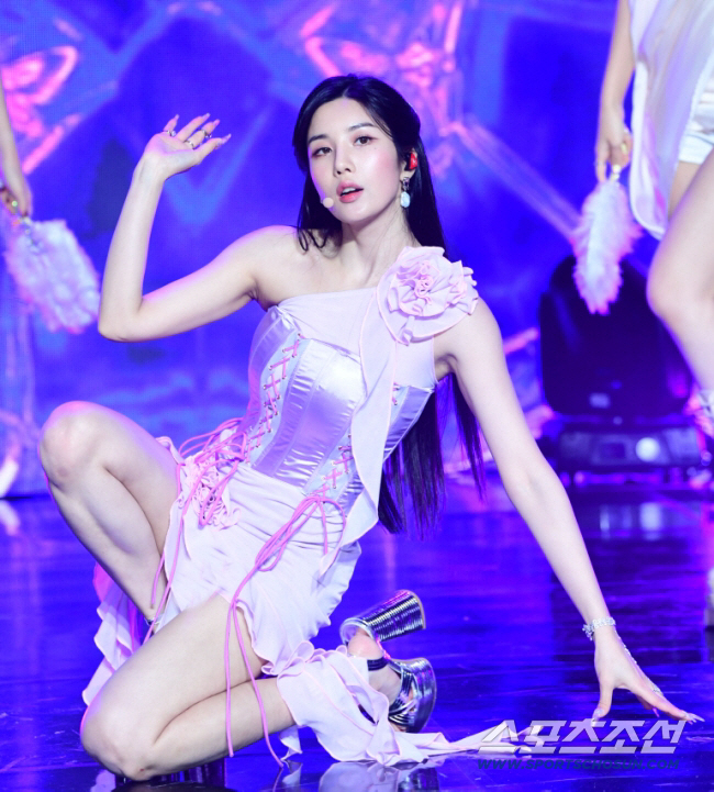 Kwon Eun-bi Opens Up About Rapid Weight Loss, Explains Waterbomb Absence