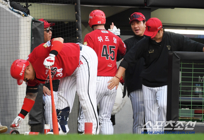 KIA → Park Chan-ho who stole second and third bases in the first inning → Kim Sun-bin who ran to home in the second inning → Wizdom solo shot in the third inning will surely lose consecutive games