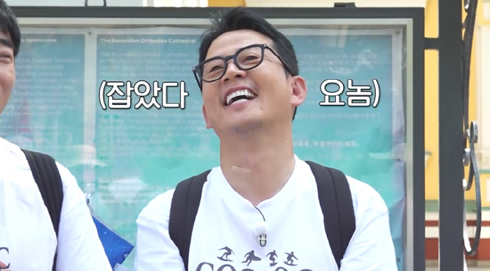 Kim Ji-min ♥ Kim Jun-ho is caught packing with a smile...I pretended to be sad all of a sudden. 