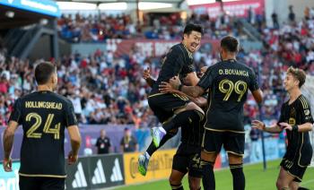 The MLS homepage is crazy. 1 SON's first goal. The first goal of the World Class. There's no waste of time for SON. Praise and praise