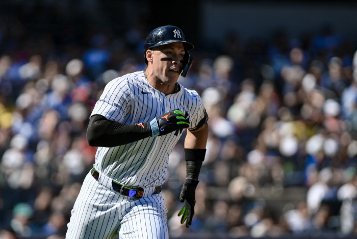 New York fans who burst into applause after allowing seven runs in the ninth inning, Judge is truly angry. I'm really angry with NYY Boston for the eighth consecutive time