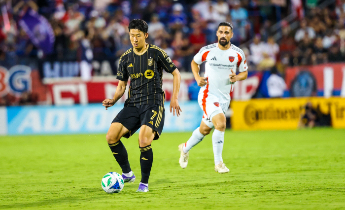Now it's SON, Beckham. Son Heung-min MLS first goal is a fantastic free kick! You have to walk to the Louvre to make your world class debut goal