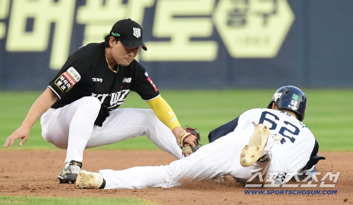  Ahn Jae-seok made a double with a powerful sliding