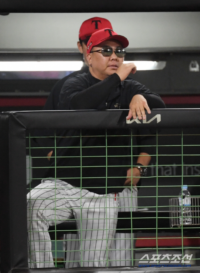  Director Lee Bum Ho, no way