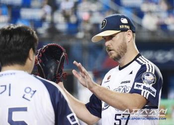  Doosan Colerbin pitched 6.1 scoreless innings
