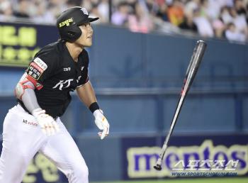  Jang Jin-hyuk's three-point home run from behind with a bat