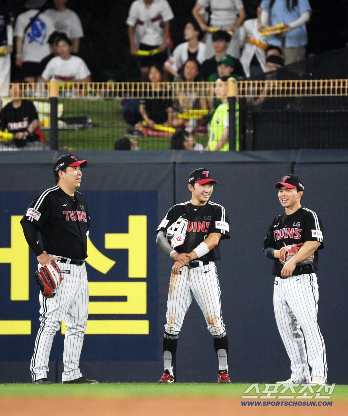 Kim Hyun-soo Park Hae-min and Sung-joo smile