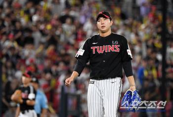  Yoo Young-chan blocked the bases loaded