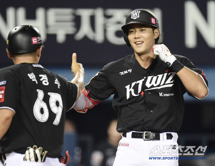 Pinch-hitting come-from-behind 3-point home run bam! KT Jang Jin-hyuk (Small) Hyung-jun said it was cool