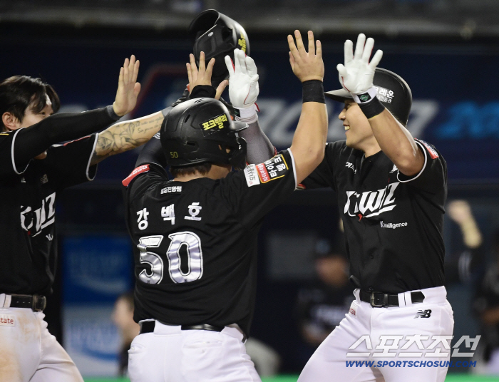 Pinch-hitting come-from-behind 3-point home run bam! KT Jang Jin-hyuk (Small) Hyung-jun said it was cool