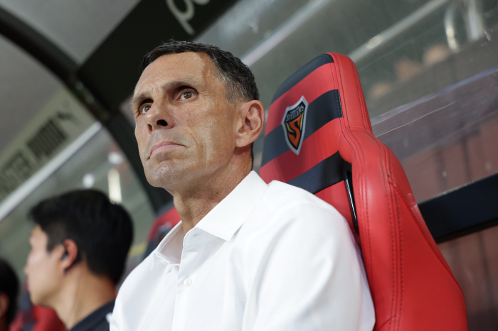 26G Unbeaten Jeonbuk Collapses...Pohang wins 31 with Yonggwangro soccer on top