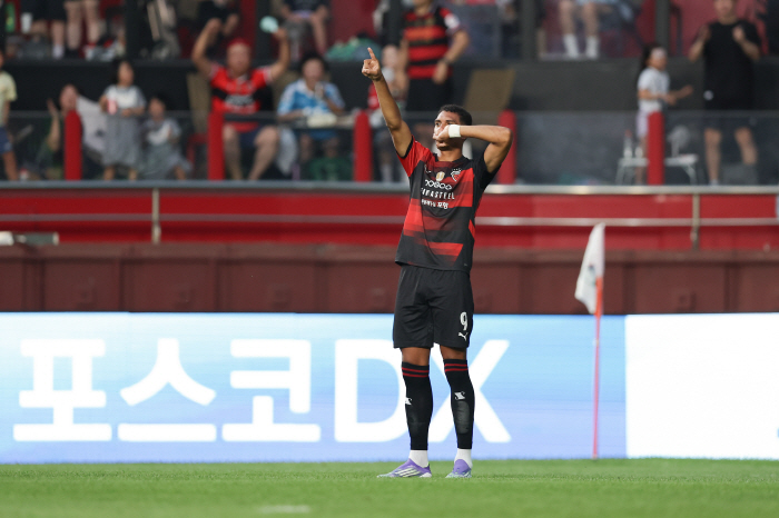 26G Unbeaten Jeonbuk Collapses...Pohang wins 31 with Yonggwangro soccer on top