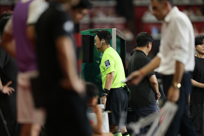 26G Unbeaten Jeonbuk Collapses...Pohang wins 31 with Yonggwangro soccer on top