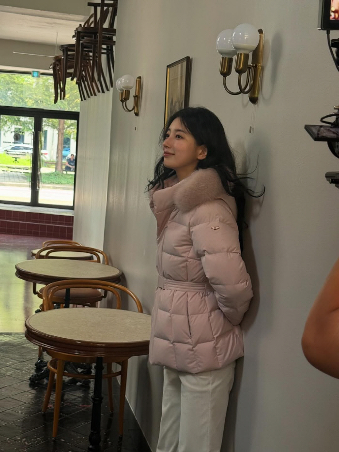  Cheoseo magic..Suzy, a professional wearing padded jackets through the 34-degree heat wave warning nationwide
