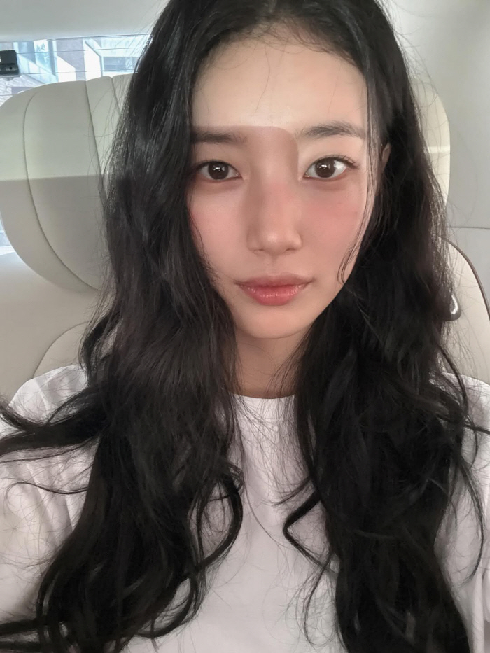 Cheoseo magic..Suzy, a professional wearing padded jackets through the 34-degree heat wave warning nationwide