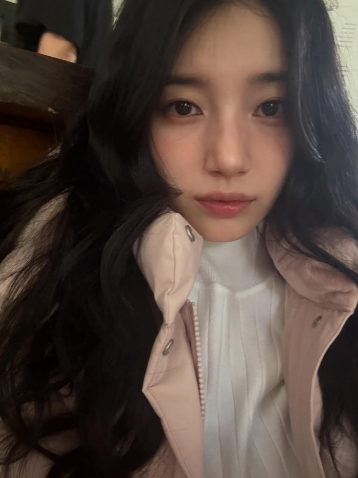  Cheoseo magic..Suzy, a professional wearing padded jackets through the 34-degree heat wave warning nationwide