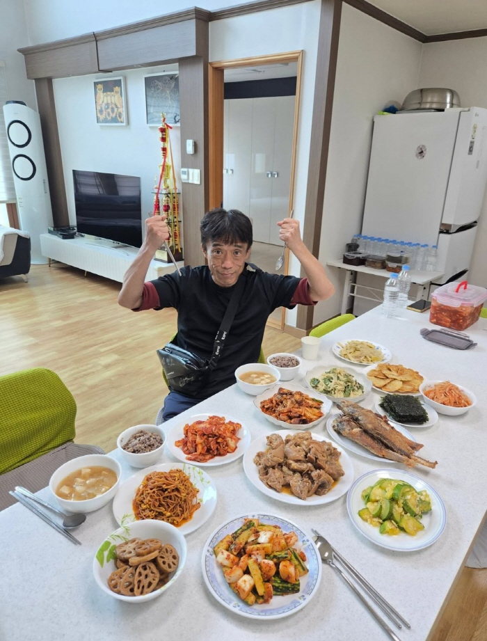 Shim Kwon-ho, a 52-year-old single, surprising update at his student's house, 'The fact that you don't look good...'