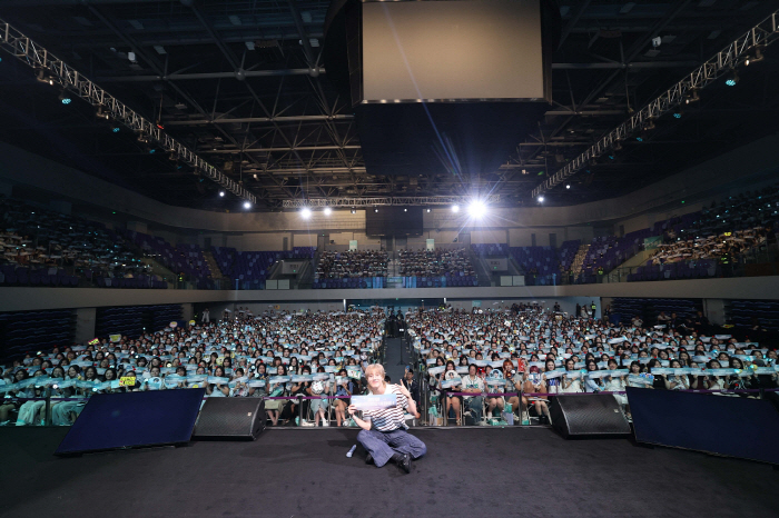 Taemin’s First Solo China Fan Meet ‘CLASS-MATE’ Lights Up Hangzhou