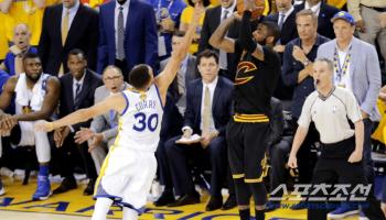 The SHOT by Kyrie Irving. The best shooting scene of the 21st century. Second place is Ray Allen's Clutch in 2013
