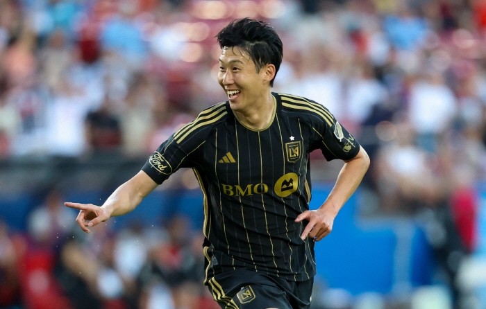 Son Heung-min's magical free kick, as he displays it at the Louvre Museum, his colleague DF praises at the first click of MLS...Son Heung-min is dissatisfied